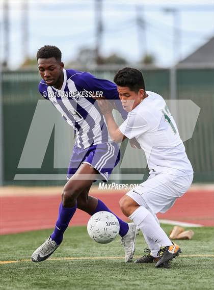 Thumbnail 2 in Cathedral vs. Santa Barbara (CIF SS D1 Final) photogallery.