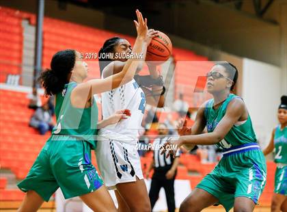 Thumbnail 2 in Woodside vs Forest Park (StatVa Girls Basketball Classic) photogallery.