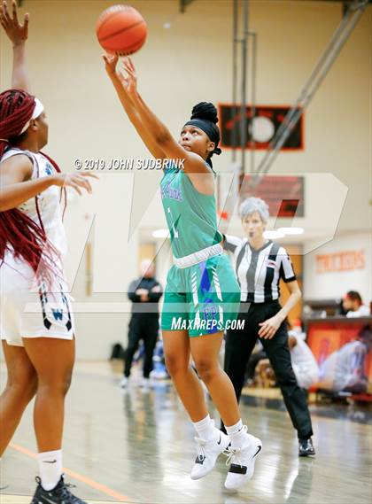 Thumbnail 3 in Woodside vs Forest Park (StatVa Girls Basketball Classic) photogallery.