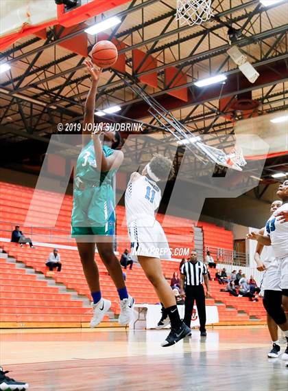 Thumbnail 3 in Woodside vs Forest Park (StatVa Girls Basketball Classic) photogallery.