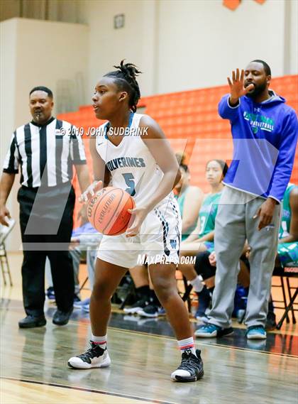 Thumbnail 3 in Woodside vs Forest Park (StatVa Girls Basketball Classic) photogallery.