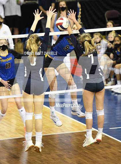 Thumbnail 3 in Rampart vs. Ralston Valley (CHSAA 5A Semifinal) photogallery.
