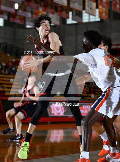 Thumbnail 3 in Orange Lutheran vs. Rolling Hills Prep (Mater Dei Extravaganza) photogallery.