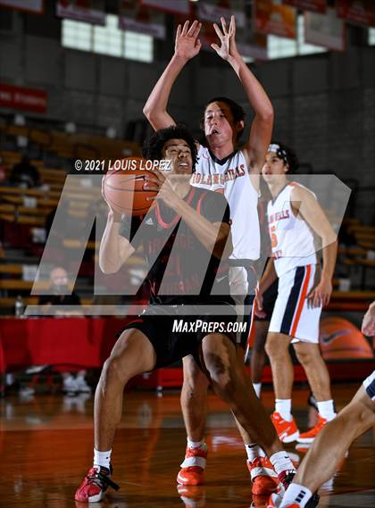 Thumbnail 2 in Orange Lutheran vs. Rolling Hills Prep (Mater Dei Extravaganza) photogallery.