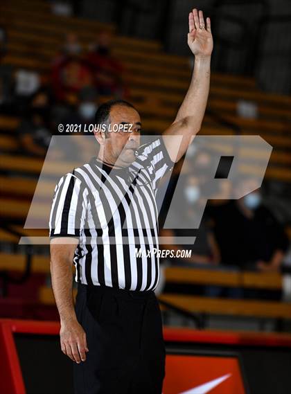 Thumbnail 1 in Orange Lutheran vs. Rolling Hills Prep (Mater Dei Extravaganza) photogallery.