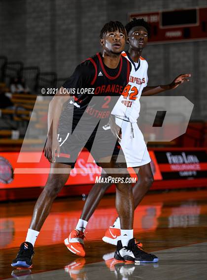 Thumbnail 2 in Orange Lutheran vs. Rolling Hills Prep (Mater Dei Extravaganza) photogallery.