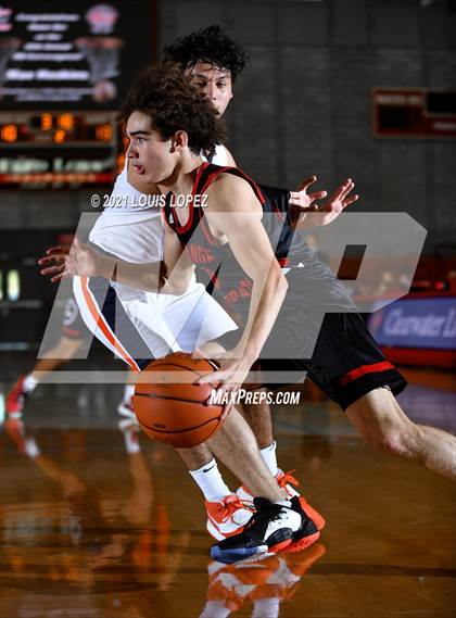 Thumbnail 3 in Orange Lutheran vs. Rolling Hills Prep (Mater Dei Extravaganza) photogallery.
