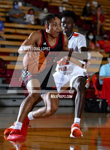 Thumbnail 2 in Orange Lutheran vs. Rolling Hills Prep (Mater Dei Extravaganza) photogallery.