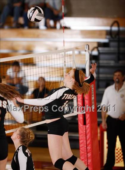 Thumbnail 3 in Lakewood @ Regis Jesuit photogallery.