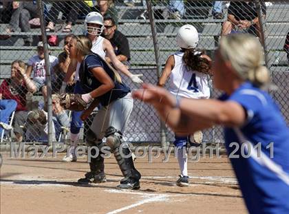 Thumbnail 3 in Crescenta Valley @ Burbank photogallery.