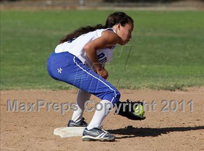 Thumbnail 3 in Crescenta Valley @ Burbank photogallery.