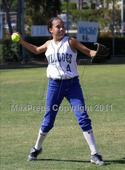 Thumbnail 1 in Crescenta Valley @ Burbank photogallery.