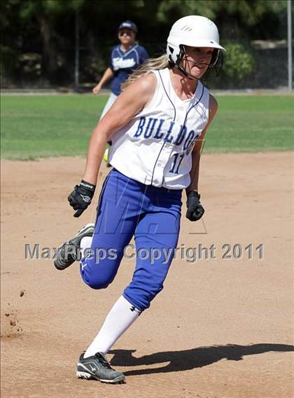 Thumbnail 3 in Crescenta Valley @ Burbank photogallery.