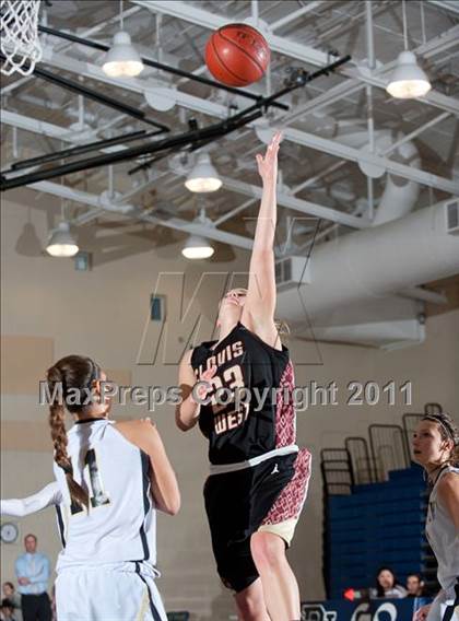 Thumbnail 3 in Clovis West vs Westview (So Cal Holiday Prep Classic) photogallery.