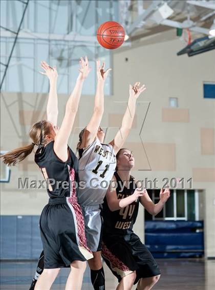 Thumbnail 3 in Clovis West vs Westview (So Cal Holiday Prep Classic) photogallery.