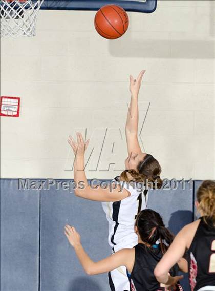 Thumbnail 2 in Clovis West vs Westview (So Cal Holiday Prep Classic) photogallery.