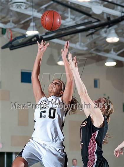 Thumbnail 2 in Clovis West vs Westview (So Cal Holiday Prep Classic) photogallery.