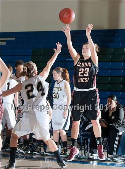 Thumbnail 3 in Clovis West vs Westview (So Cal Holiday Prep Classic) photogallery.