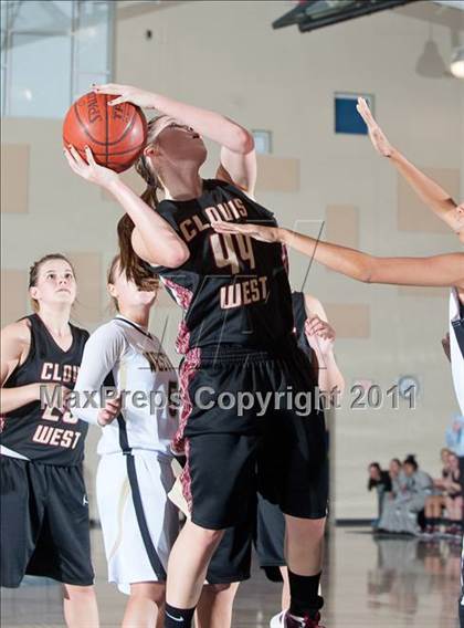 Thumbnail 3 in Clovis West vs Westview (So Cal Holiday Prep Classic) photogallery.
