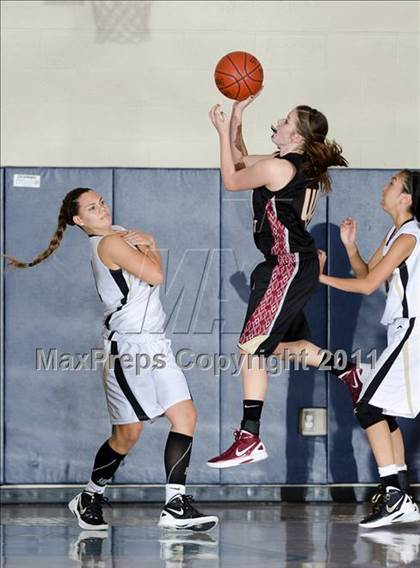 Thumbnail 3 in Clovis West vs Westview (So Cal Holiday Prep Classic) photogallery.