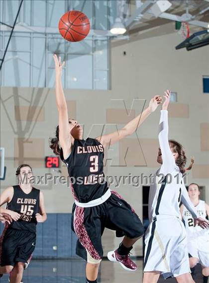 Thumbnail 2 in Clovis West vs Westview (So Cal Holiday Prep Classic) photogallery.