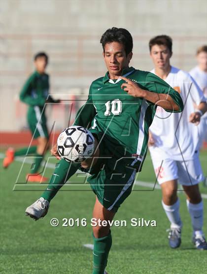 Thumbnail 3 in Cathedral Catholic vs. Santa Barbara (CIF SoCal Regional D1 Semifinal) photogallery.