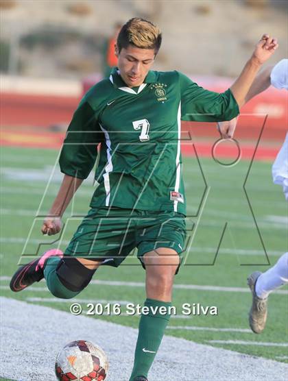 Thumbnail 3 in Cathedral Catholic vs. Santa Barbara (CIF SoCal Regional D1 Semifinal) photogallery.