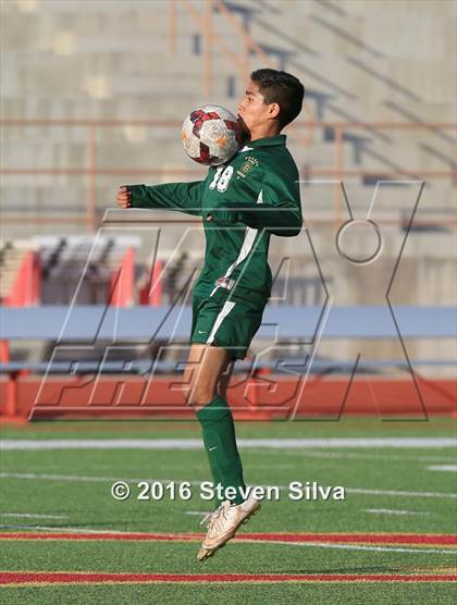 Thumbnail 2 in Cathedral Catholic vs. Santa Barbara (CIF SoCal Regional D1 Semifinal) photogallery.