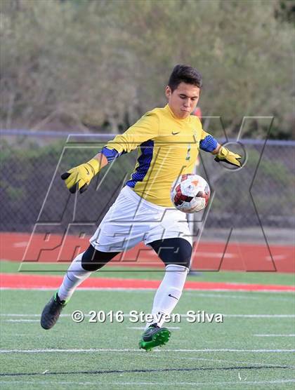 Thumbnail 2 in Cathedral Catholic vs. Santa Barbara (CIF SoCal Regional D1 Semifinal) photogallery.