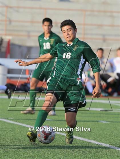 Thumbnail 2 in Cathedral Catholic vs. Santa Barbara (CIF SoCal Regional D1 Semifinal) photogallery.