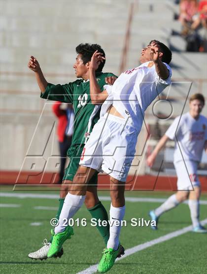 Thumbnail 2 in Cathedral Catholic vs. Santa Barbara (CIF SoCal Regional D1 Semifinal) photogallery.