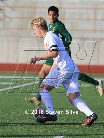 Thumbnail 3 in Cathedral Catholic vs. Santa Barbara (CIF SoCal Regional D1 Semifinal) photogallery.