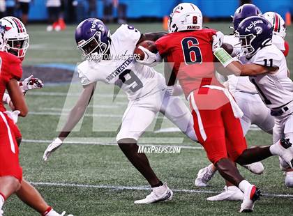 Thumbnail 3 in Providence Day vs. Northwestern (at Bank of America Stadium) photogallery.