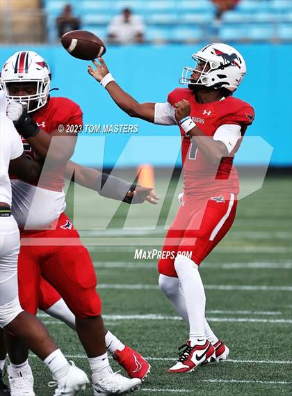 Thumbnail 1 in Providence Day vs. Northwestern (at Bank of America Stadium) photogallery.