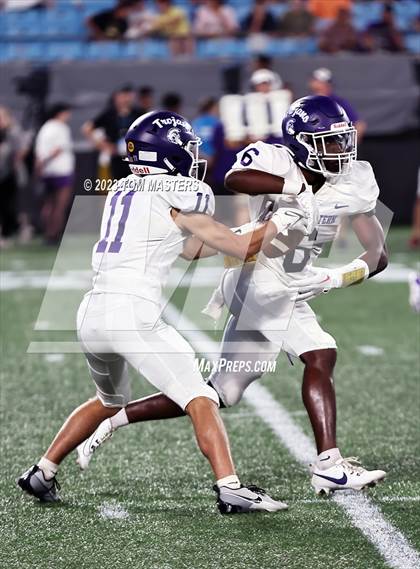 Thumbnail 3 in Providence Day vs. Northwestern (at Bank of America Stadium) photogallery.