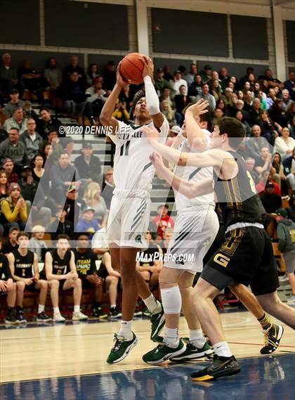 Thumbnail 1 in De La Salle vs. Granada (CIF NCS D1 Final) photogallery.