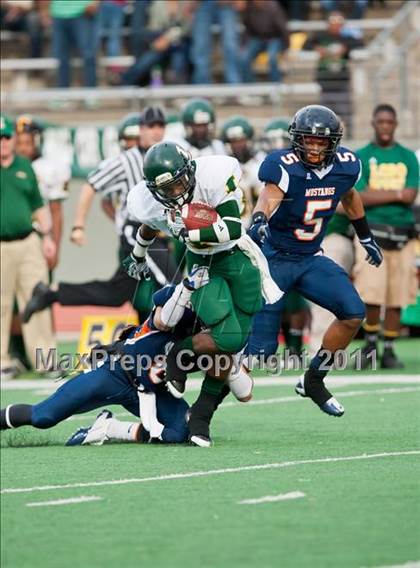 Thumbnail 1 in Sachse vs. Longview (5A Division 2 Region 2 Area) photogallery.