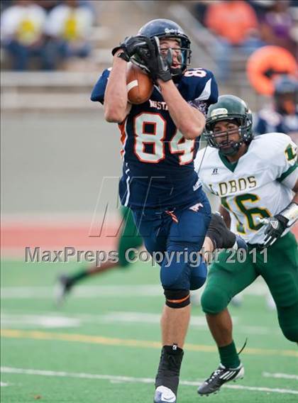 Thumbnail 2 in Sachse vs. Longview (5A Division 2 Region 2 Area) photogallery.
