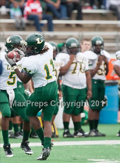 Thumbnail 3 in Sachse vs. Longview (5A Division 2 Region 2 Area) photogallery.