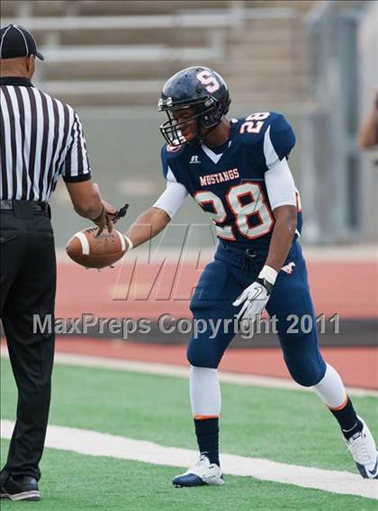 Thumbnail 3 in Sachse vs. Longview (5A Division 2 Region 2 Area) photogallery.