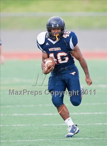 Thumbnail 3 in Sachse vs. Longview (5A Division 2 Region 2 Area) photogallery.