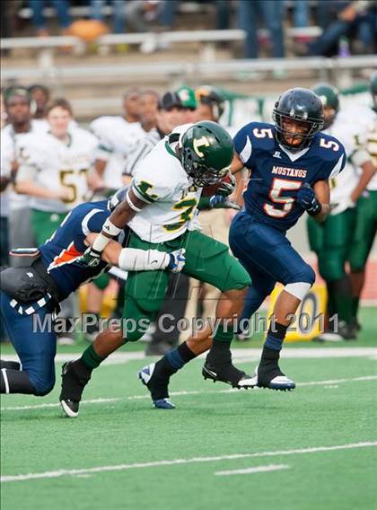 Thumbnail 2 in Sachse vs. Longview (5A Division 2 Region 2 Area) photogallery.