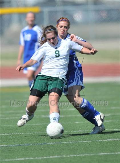 Thumbnail 2 in Longview vs. Lindale (Class 4A, Region II semifinals) photogallery.