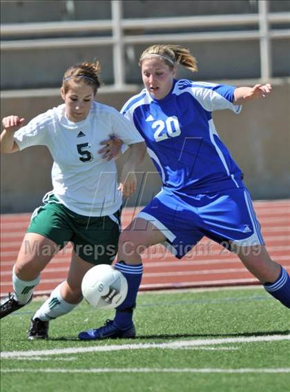 Thumbnail 3 in Longview vs. Lindale (Class 4A, Region II semifinals) photogallery.