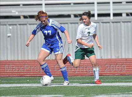 Thumbnail 1 in Longview vs. Lindale (Class 4A, Region II semifinals) photogallery.