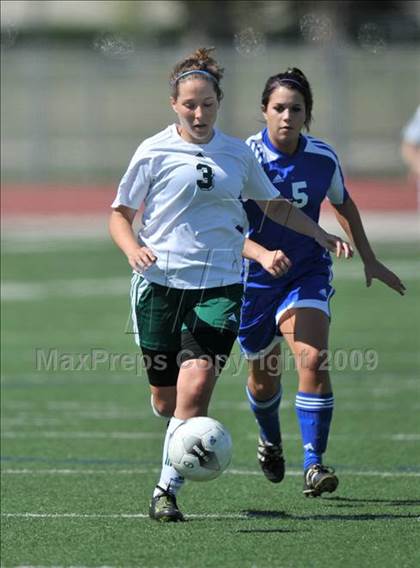 Thumbnail 2 in Longview vs. Lindale (Class 4A, Region II semifinals) photogallery.