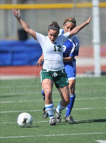 Thumbnail 2 in Longview vs. Lindale (Class 4A, Region II semifinals) photogallery.