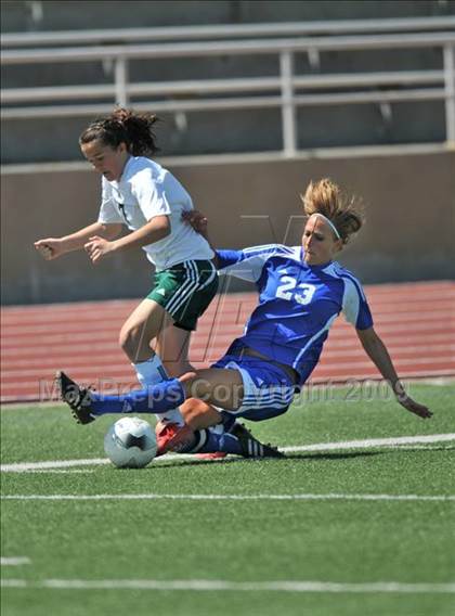 Thumbnail 1 in Longview vs. Lindale (Class 4A, Region II semifinals) photogallery.