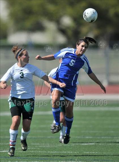 Thumbnail 1 in Longview vs. Lindale (Class 4A, Region II semifinals) photogallery.
