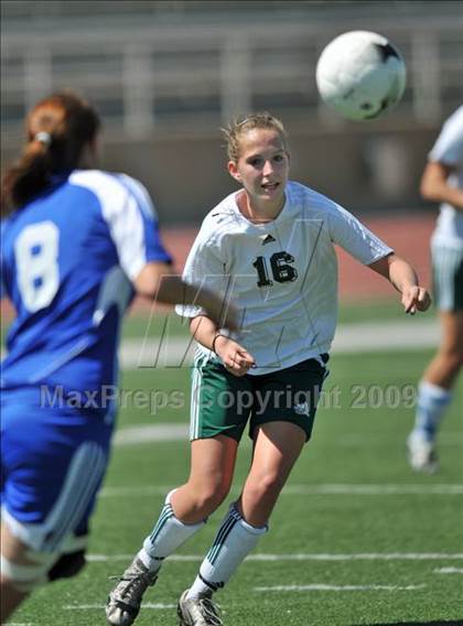 Thumbnail 3 in Longview vs. Lindale (Class 4A, Region II semifinals) photogallery.